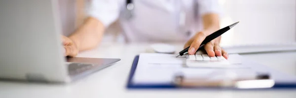 Codici Legge Medici Revisione Fatturazione Ospedale — Foto Stock