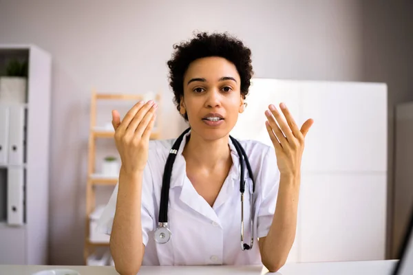 Profissional Afro Americano Médico Mulher Vídeo Conferência — Fotografia de Stock