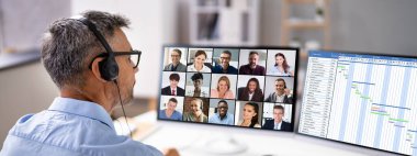 Ofisteki Birden Fazla Bilgisayarda Sanal Konferans Gündemi