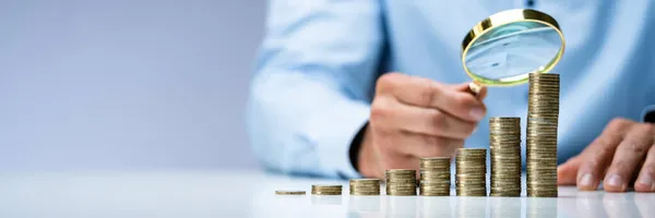 Salarisverhoging Hogere Verzekeringspercentages Besparing Van Geld — Stockfoto