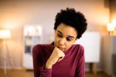 Yıkılmış Milenyum İlişki Sorunu Evde Kırıldı