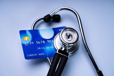 Doktor 'dan kredi kartı borcu çeki. Finans Bakımı
