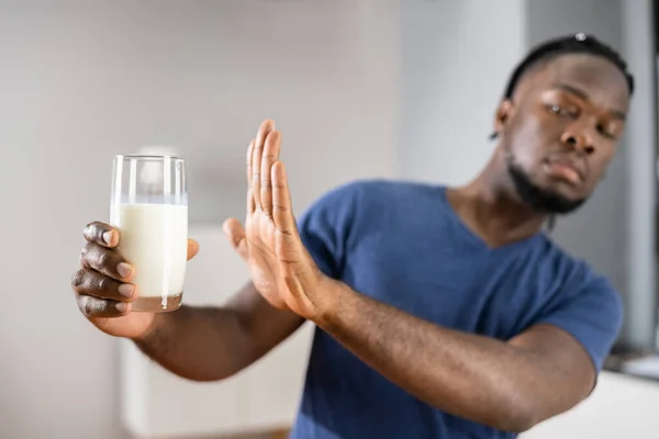 African Male Refusing Milk Allergie Alimentaire Laitière — Photo