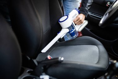 Portatif elektrikli süpürgeyle Araç Koltuğu İç Temizleme
