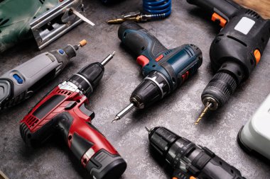 Tamir Atölyesinde Elektrikli El Gücü Araçları