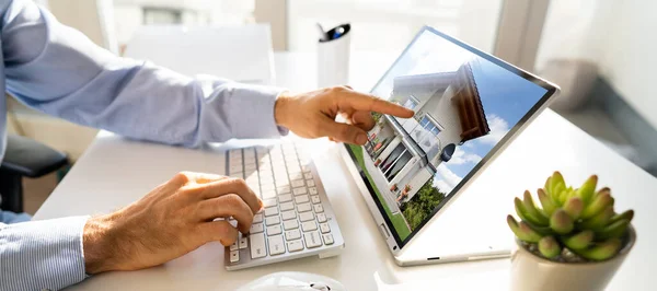 Online Real Estate Home Search Computador Portátil — Fotografia de Stock