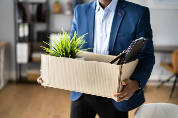 Angestellter Mit Box Gefeuert Arbeitslose Geschäftsleute Ziehen — Stockfoto