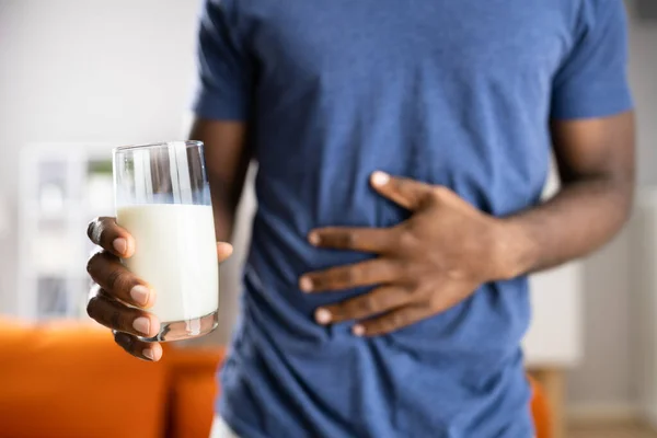 Pria Afrika Menolak Susu Alergi Makanan Susu — Stok Foto