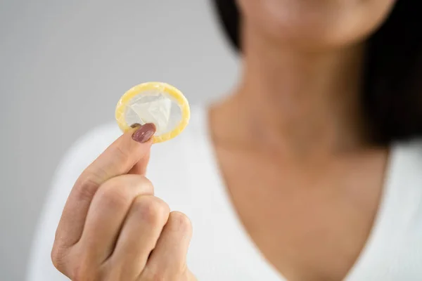 Woman Holding Condom Syphilis Hepatitis Disease Prevention — Stockfoto