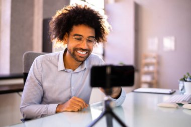 Çevrimiçi Elearn Video Konferansı Cep Telefonundan