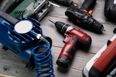 Tamir Atölyesinde Elektrikli El Gücü Araçları