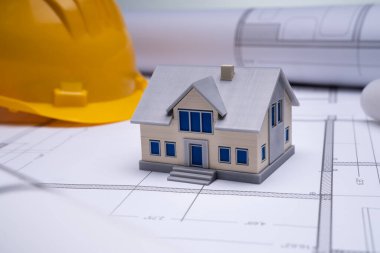 Ev İnşaat ve İnşaat Planları. Mimar Sert Şapka