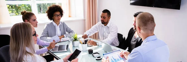 Equipe Negócios Trabalhando Mesa Escritório Reunião — Fotografia de Stock