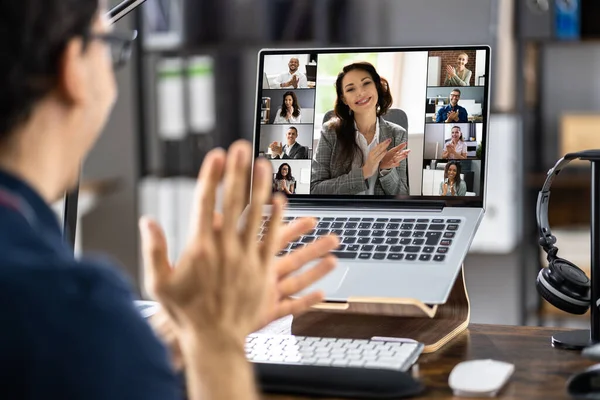Uomo Applaudendo Videoconferenza Online Business Call — Foto Stock
