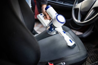 Portatif elektrikli süpürgeyle Araç Koltuğu İç Temizleme