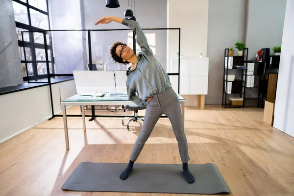 Stretching Office Träning Skrivbordsträning Arbetsplatsen — Stockfoto
