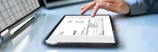 Online Digital Invoice Statement Tablet — 스톡 사진