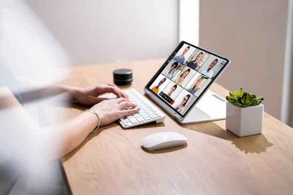 Profesor Alojamiento Línea Clase Usando Videoconferencia Ordenador Portátil — Foto de Stock