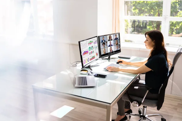 Vrouw Virtual Telework Webinar Leren Presentatie — Stockfoto