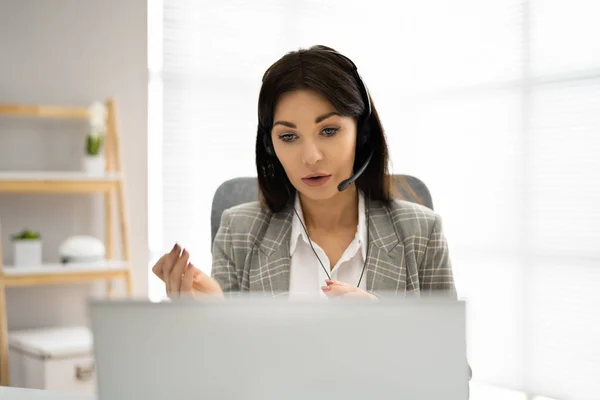 Wirtschaftssekretärin Frau Virtueller Videokonferenz — Stockfoto