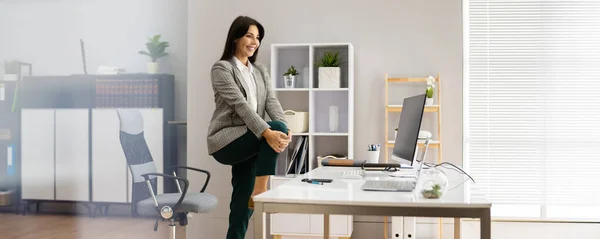Standing Office Yoga Workout Workout Business Computer — Stock Photo, Image