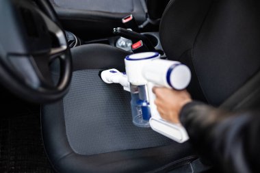 Portatif elektrikli süpürgeyle Araç Koltuğu İç Temizleme