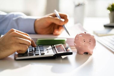 Piggybank 'in mali danışmanı. Para Kaydetme Hesaplaması