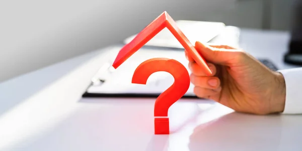 Fragezeichen Bei Immobilien Und Hypothekenverwirrung — Stockfoto
