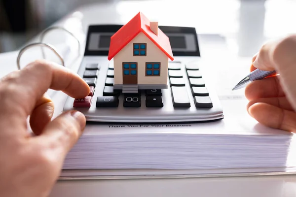 Person Hand Calculating Real Estate Property Tax — Stock Photo, Image