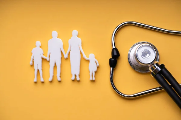 Familie Ziektekostenverzekering Doctor Gezondheidszorg Check — Stockfoto