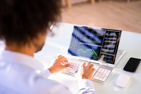 Daten Dashboard Für Finanzdienstleistungen Analystenmensch — Stockfoto