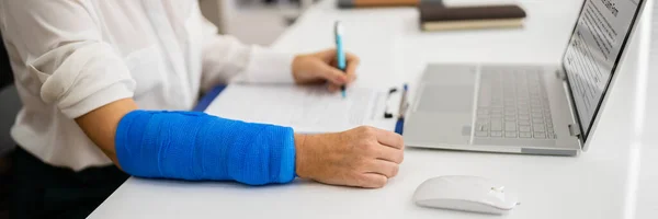 Trabajador Que Rellena Beneficios Seguro Social Demanda Compensación Seguro Discapacidad — Foto de Stock