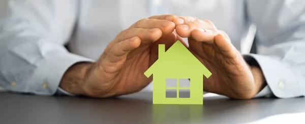Hausversicherung Und Sicherheit Immobilien Kaufen — Stockfoto