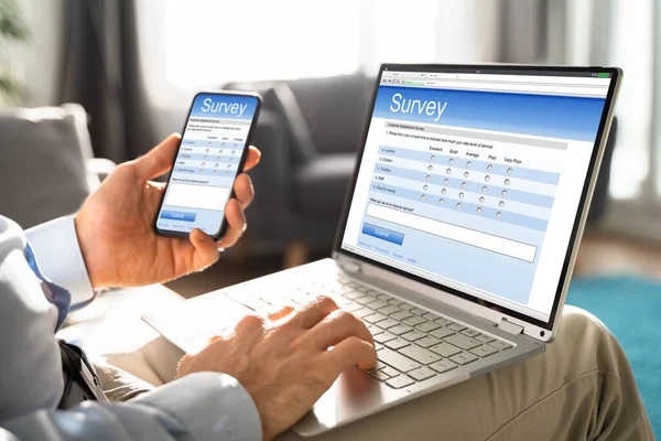 Digital Online Research Survey Form Mobile Phone Screen — Stock Photo, Image