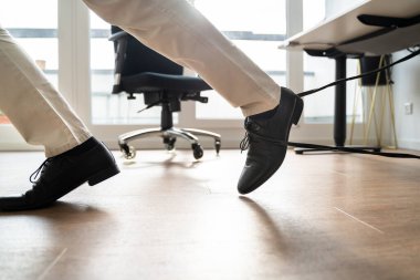 Ofiste Tökezle ve Düş