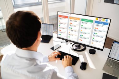 Scrum Proje Yöneticisi Scrum Tahta Zamanlama Yazılımı Kullanıyor