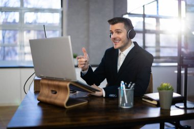 Çevrimiçi Video Konferansı İş Görüşmesi ya da Sohbet