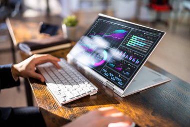 İş Adamı Analitik Veri Kullanımı KPI Kontrol Paneli Teknolojisi