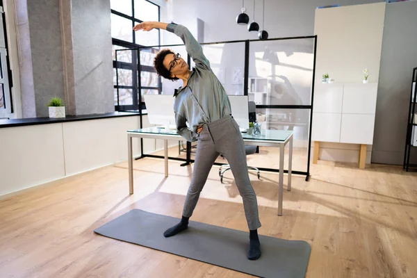 Stretching Office Träning Skrivbordsträning Arbetsplatsen — Stockfoto