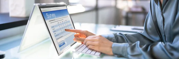 Black Woman Filling Online Survey Form Screen — Stock Photo, Image