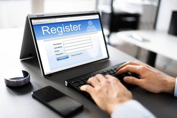 Online Webový Registrační Formulář Webových Stránkách Pomocí Notebooku — Stock fotografie