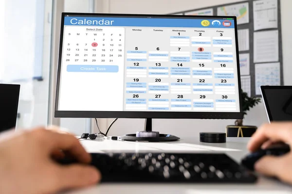 コンピュータ上の予定スケジュールプランナーと日付カレンダー — ストック写真