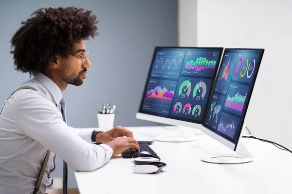 Kpi Business Analytics Data Dashboard Analist Met Behulp Van Computer — Stockfoto