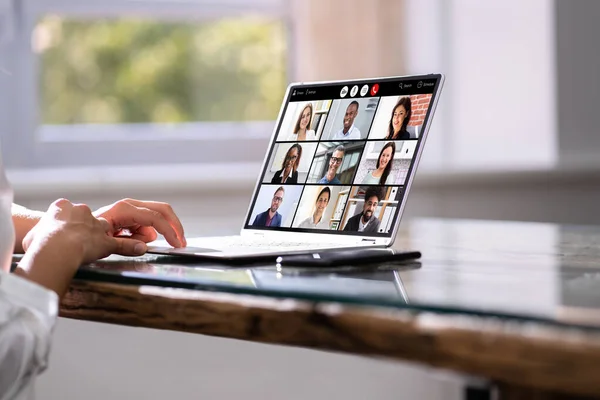 Leraar Hosten Van Online Klasse Met Behulp Van Videoconferentie Laptop — Stockfoto