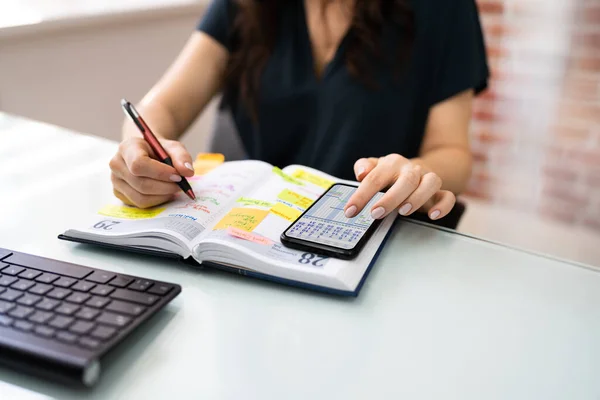 Calendrier Liste Horaire Bureau Dans Téléphone Mobile — Photo