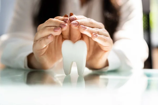 Diş Sigortası Enamel Servisini Değiştir Afrikalı Amerikalı Kadın — Stok fotoğraf