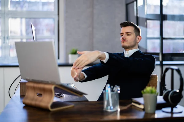 Entrenamiento Oficina Estiramiento Ejercicio Estiramiento Escritorio Lugar Trabajo —  Fotos de Stock