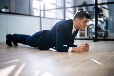 Ofis Plank Egzersizi Yapan Adam Egzersizi Eğitimi