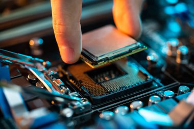 Anakart Mikroçip Elde. Bilgisayar Deneme ve Onarım