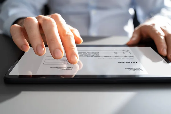 Elektronische Buchhaltungssoftware Für Rechnungen Auf Dem Tablet — Stockfoto
